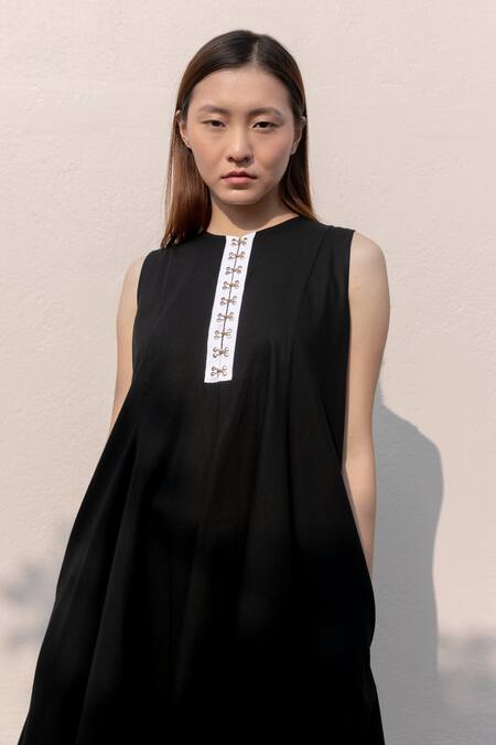 Shop_Kavya Singh Kundu_Black Cotton Round Neck Flowy Maxi Dress _Online_at_Aza_Fashions