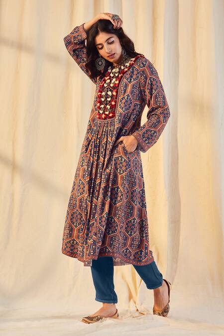 Shop Saundh Blue Pashmina Printed Kurta And Pant Set Online at Aza Fashions Shop_Saundh_Blue Pashmina Printed Kurta And Pant Set_Online_at_Aza_Fashions