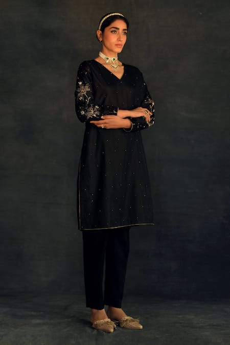 Shikha Mehta Black Chanderi V Neck Kurta Set Online at Aza Fashions Shikha Mehta_Black Chanderi V Neck Kurta Set_Online_at_Aza_Fashions