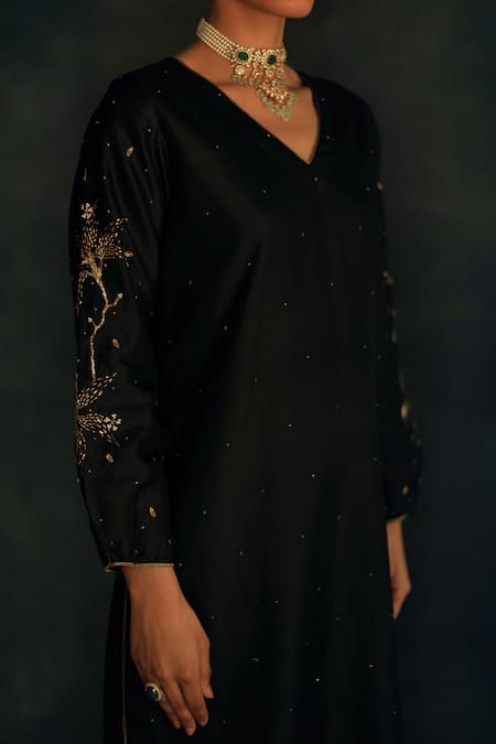 Shop Shikha Mehta Black Chanderi V Neck Kurta Set Online at Aza Fashions Shop_Shikha Mehta_Black Chanderi V Neck Kurta Set_Online_at_Aza_Fashions