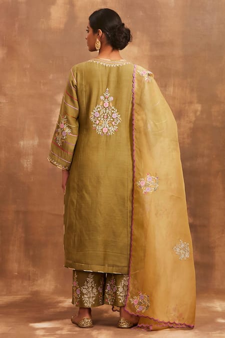 Shop Sue Mue Green Organza, Mul V Neck Embroidered Kurta Set at Aza Fashions Shop_Sue Mue_Green Organza, Mul V Neck Embroidered Kurta Set _at_Aza_Fashions