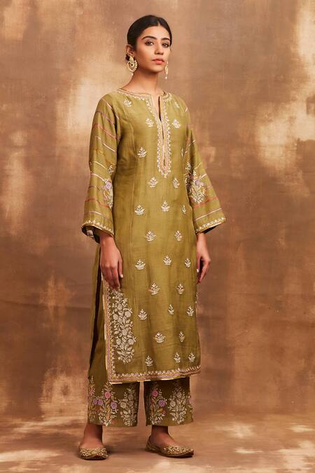 Sue Mue Green Organza, Mul V Neck Embroidered Kurta Set Online at Aza Fashions Sue Mue_Green Organza, Mul V Neck Embroidered Kurta Set _Online_at_Aza_Fashions