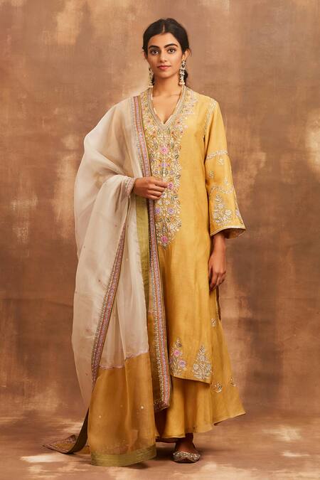 Sue Mue Yellow Organza, Mul V Neck Embroidered Kurta Set Online at Aza Fashions Sue Mue_Yellow Organza, Mul V Neck Embroidered Kurta Set _Online_at_Aza_Fashions