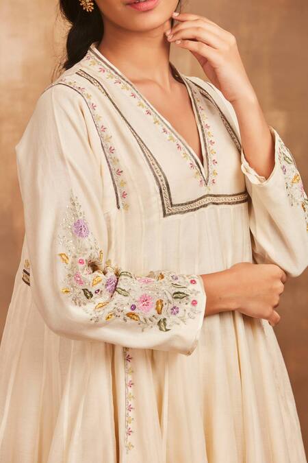 Shop Sue Mue White Mul V Neck Embroidered Anarkali And Pant Set Online at Aza Fashions Shop_Sue Mue_White Mul V Neck Embroidered Anarkali And Pant Set _Online_at_Aza_Fashions