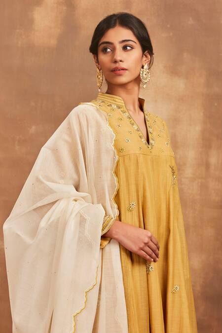 Sue Mue Yellow Mul Mandarin Collar Embroidered Anarkali Set Online at Aza Fashions Sue Mue_Yellow Mul Mandarin Collar Embroidered Anarkali Set _Online_at_Aza_Fashions