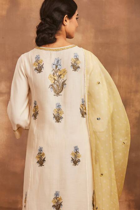 Shop Sue Mue White Organza, Mul Round Embroidered Kurta Set Online at Aza Fashions Shop_Sue Mue_White Organza, Mul Round Embroidered Kurta Set _Online_at_Aza_Fashions