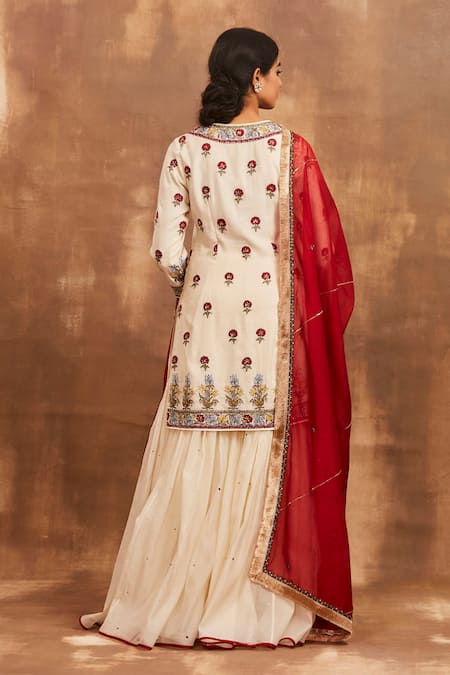 Shop Sue Mue White Mul, Slub Cotton Round Embroidered Kurta Set at Aza Fashions Shop_Sue Mue_White Mul, Slub Cotton Round Embroidered Kurta Set _at_Aza_Fashions