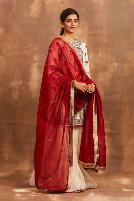 Sue Mue White Mul, Slub Cotton Round Embroidered Kurta Set Online at Aza Fashions Sue Mue_White Mul, Slub Cotton Round Embroidered Kurta Set _Online_at_Aza_Fashions