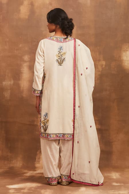 Shop Sue Mue White Mul, Slub Cotton Notched Embroidered Kurta Set at Aza Fashions Shop_Sue Mue_White Mul, Slub Cotton Notched Embroidered Kurta Set _at_Aza_Fashions
