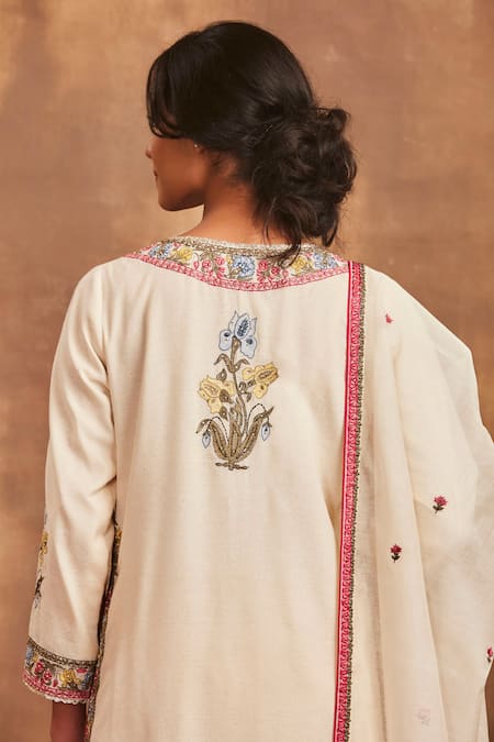 Shop Sue Mue White Mul, Slub Cotton Notched Embroidered Kurta Set Online at Aza Fashions Shop_Sue Mue_White Mul, Slub Cotton Notched Embroidered Kurta Set _Online_at_Aza_Fashions