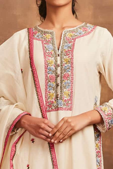 Sue Mue White Mul, Slub Cotton Notched Embroidered Kurta Set at Aza Fashions Sue Mue_White Mul, Slub Cotton Notched Embroidered Kurta Set _at_Aza_Fashions
