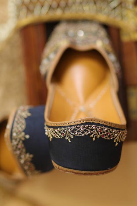 Buy_Kala_Blue Shandaar Zari Embroidered Juttis _Online_at_Aza_Fashions