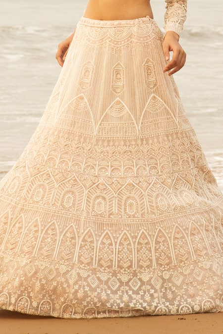 Decemberbyvivek White Organza And Net Sequin & Thread Round Embroidered Bridal Lehenga Set Online at Aza Fashions Decemberbyvivek_White Organza And Net Sequin & Thread Round Embroidered Bridal Lehenga Set _Online_at_Aza_Fashions