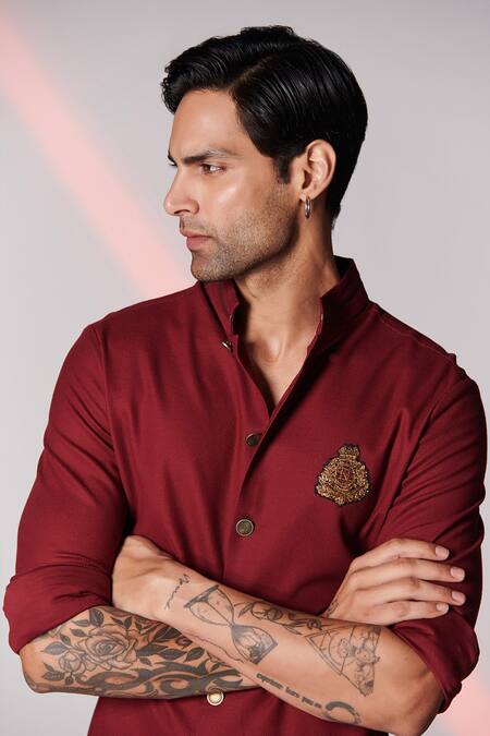 Buy_S&N By Shantnu Nikhil_Red Cotton Thread Crest Embroidered Short Kurta _Online_at_Aza_Fashions
