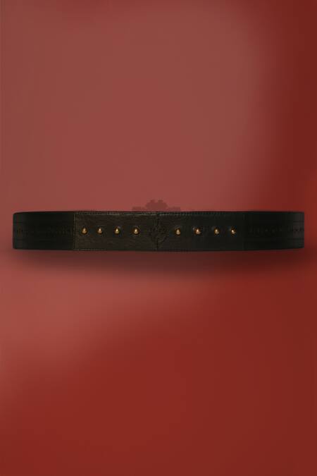 S&N By Shantnu Nikhil_Black Brooches Aerial Crested Metallic Engrave Logo Belt_Online_at_Aza_Fashions