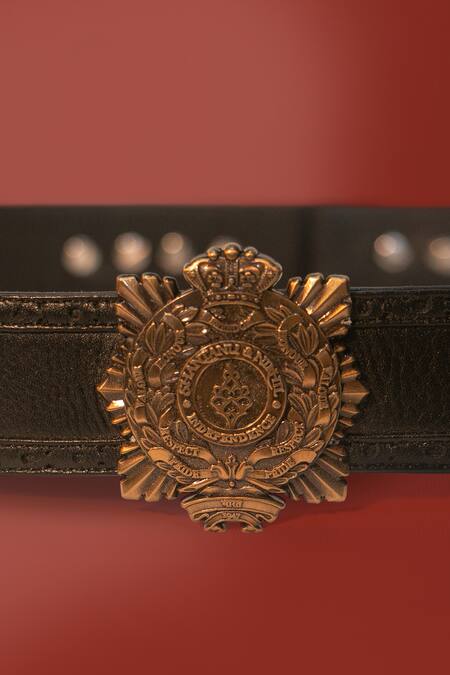 Shop_S&N By Shantnu Nikhil_Black Brooches Aerial Crested Metallic Engrave Logo Belt_Online_at_Aza_Fashions