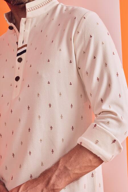 Shop_S&N By Shantnu Nikhil_Off White Cotton, Poly Blend Thread Work Embellished Kurta_Online_at_Aza_Fashions
