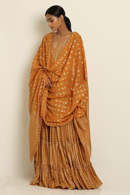 Buy Seema Nanda Yellow Cotton Mul V Neck Embroidered Kurta Online at Aza Fashions Buy_Seema Nanda_Yellow Cotton Mul V Neck Embroidered Kurta _Online_at_Aza_Fashions