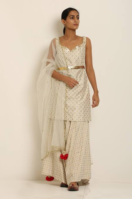 Seema Nanda_White Cotton Mul Sweetheart Neck Chanderi Silk Kurta And Dhoti Pant Set  _Online_at_Aza_Fashions