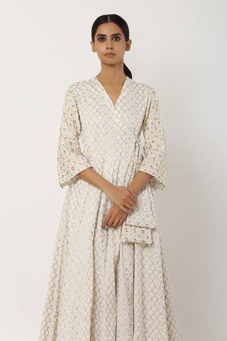 Seema Nanda White , Lining V Neck Angarkha Set at Aza Fashions Seema Nanda_White , Lining V Neck Angarkha Set_at_Aza_Fashions