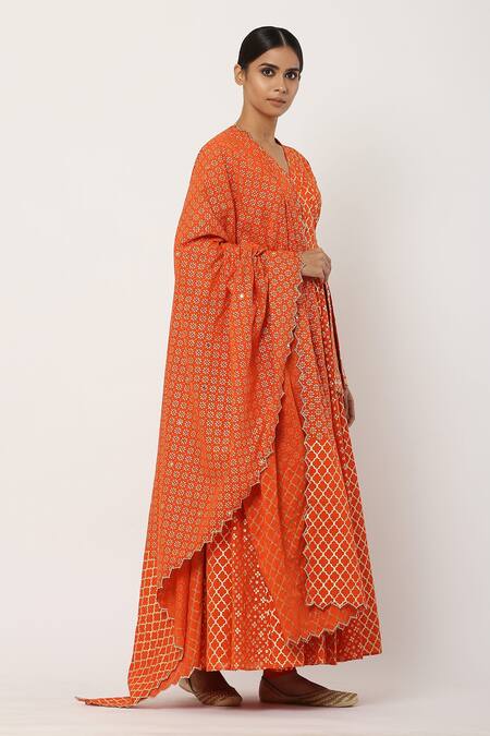 Seema Nanda Orange , Lining V Neck Angarkha Set Online at Aza Fashions Seema Nanda_Orange , Lining V Neck Angarkha Set_Online_at_Aza_Fashions