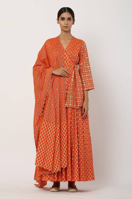 Shop Seema Nanda Orange , Lining V Neck Angarkha Set Online at Aza Fashions Shop_Seema Nanda_Orange , Lining V Neck Angarkha Set_Online_at_Aza_Fashions