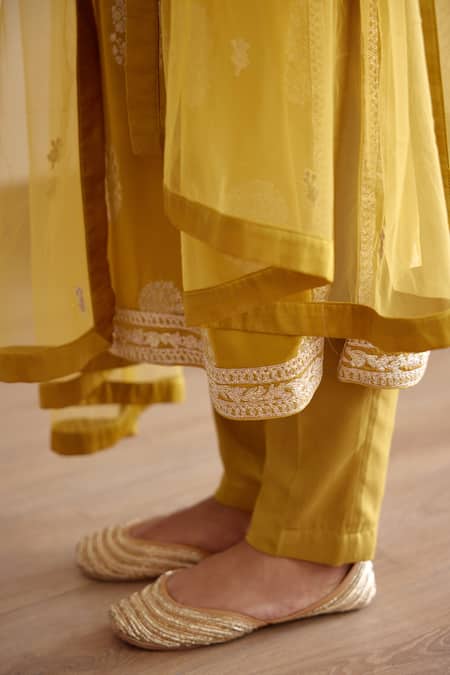 Shyam Narayan Prasad_Green Georgette Jacquard And Net Floral Motifs Round Embroidered Kurta Set _at_Aza_Fashions