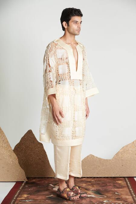 Shivan & Narresh_White Kurta Shredded And Pants Blend Mesh With _Online_at_Aza_Fashions