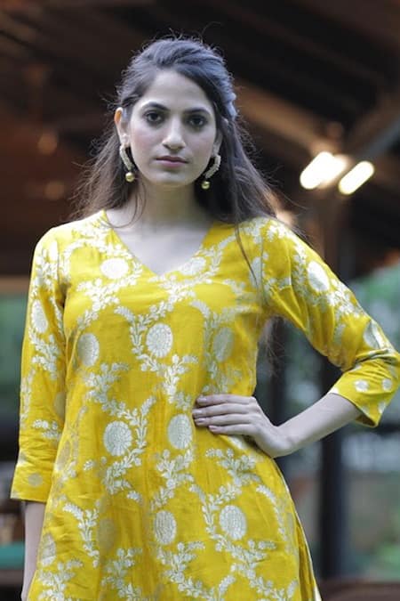 SOBARIKO_Yellow Banarasi Brocade Kurta Set _Online_at_Aza_Fashions