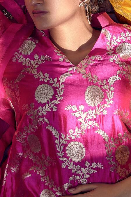 Sobariko_Pink Banarasi Brocade Kurta Set  _Online_at_Aza_Fashions