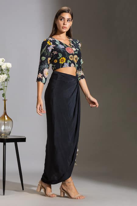 Soup By Sougat Paul_Blue Crepe V Neck Pre-draped Saree With Printed Blouse _Online_at_Aza_Fashions