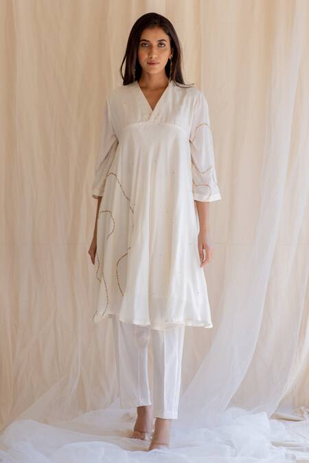 Nirjara White Kurta And Pants Cotton Silk V Neck Embroidered & Set Online at Aza Fashions Nirjara_White Kurta And Pants Cotton Silk V Neck Embroidered & Set _Online_at_Aza_Fashions