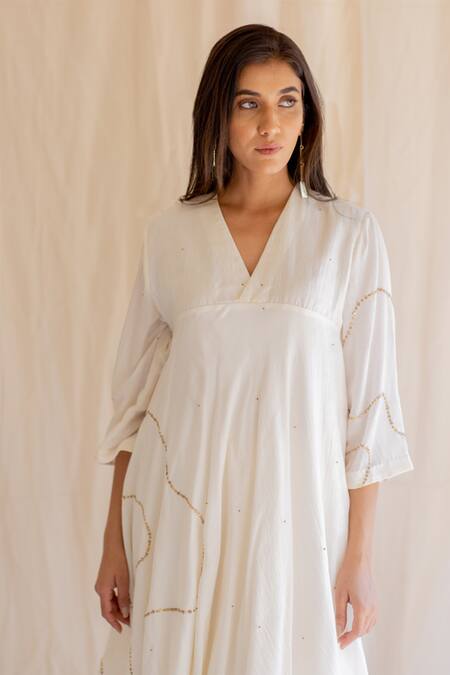 Shop Nirjara White Kurta And Pants Cotton Silk V Neck Embroidered & Set Online at Aza Fashions Shop_Nirjara_White Kurta And Pants Cotton Silk V Neck Embroidered & Set _Online_at_Aza_Fashions