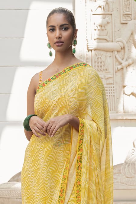 Buy_Nikasha_Yellow Georgette V Neck Printed Saree With Blouse _Online_at_Aza_Fashions