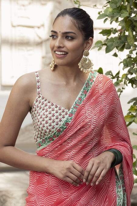 Buy_Nikasha_Pink Georgette V Neck Printed Saree With Blouse _Online_at_Aza_Fashions