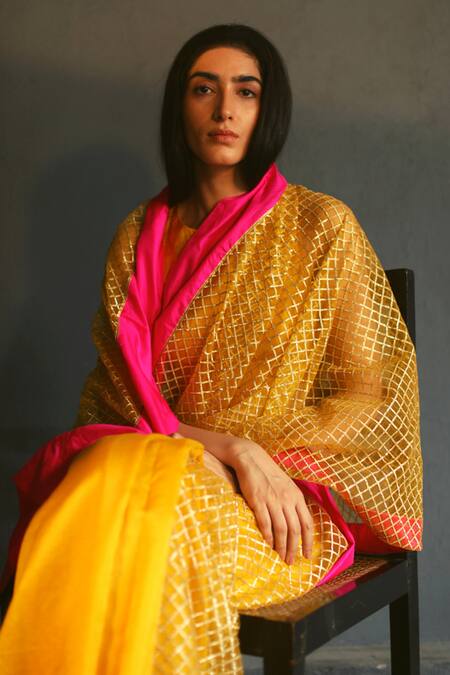 Shop Shorshe Clothing Yellow Handloom Chanderi Round Saree With Blouse at Aza Fashions Shop_Shorshe Clothing_Yellow Handloom Chanderi Round Saree With Blouse_at_Aza_Fashions