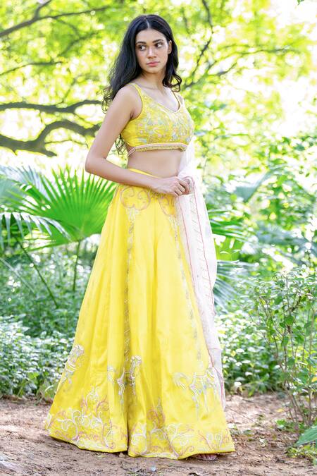 Salt And Spring Yellow Organza Horse Motifs V Neck Embroidered Lehenga Set Online at Aza Fashions Salt And Spring_Yellow Organza Horse Motifs V Neck Embroidered Lehenga Set _Online_at_Aza_Fashions
