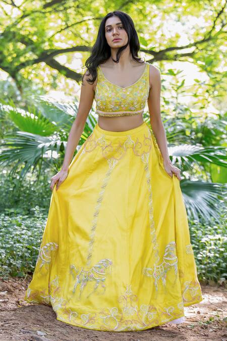 Buy Salt And Spring Yellow Organza Horse Motifs V Neck Embroidered Lehenga Set Online at Aza Fashions Buy_Salt And Spring_Yellow Organza Horse Motifs V Neck Embroidered Lehenga Set _Online_at_Aza_Fashions