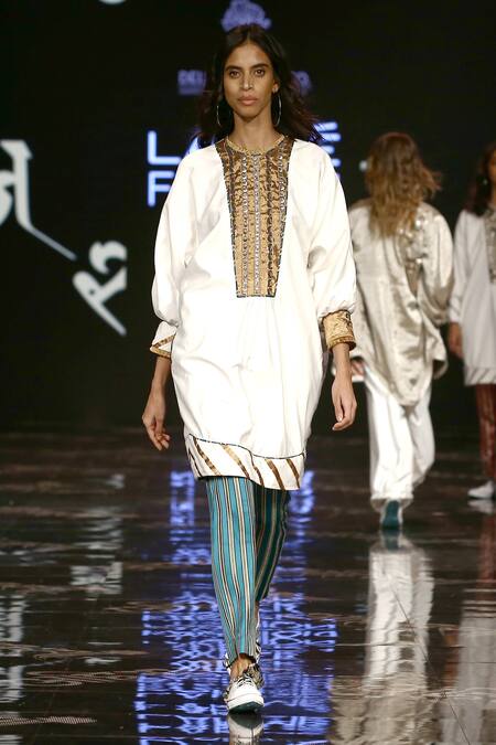 Delhi Vintage Company_White Cotton Embroidered Kurta With Pant_at_Aza_Fashions