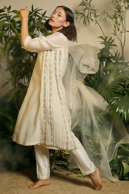 Chokhi Chorri Embroidered Chanderi Silk Kurta & Pant Set 