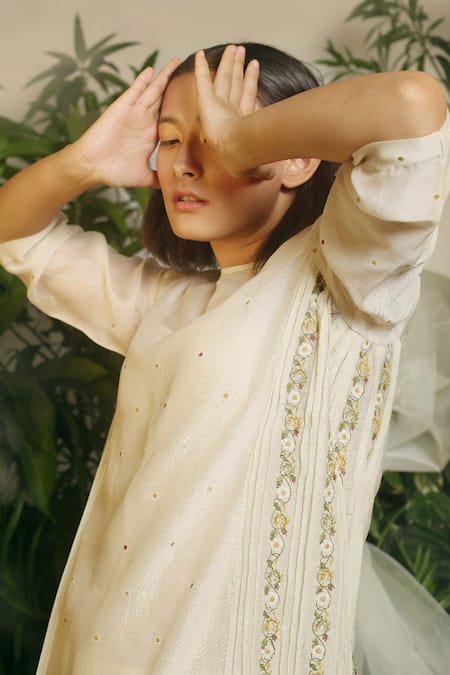 Shop Chokhi Chorri White Kurta Chanderi Pant Embroidered And Set at Aza Fashions Shop_Chokhi Chorri_White Kurta Chanderi Pant Embroidered And Set _at_Aza_Fashions