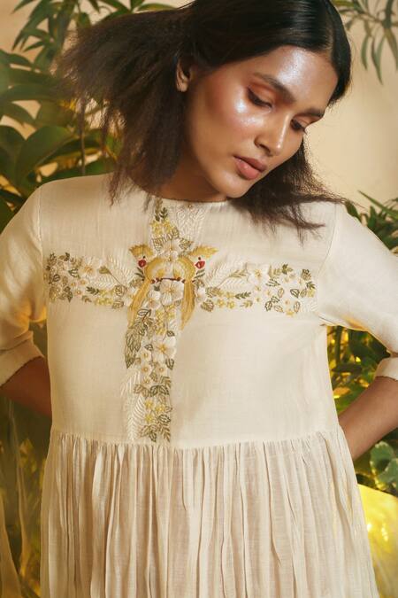 Shop Chokhi Chorri White Kurta Malai Chanderi Pant Silk Anarkali And Set at Aza Fashions Shop_Chokhi Chorri_White Kurta Malai Chanderi Pant Silk Anarkali And Set _at_Aza_Fashions