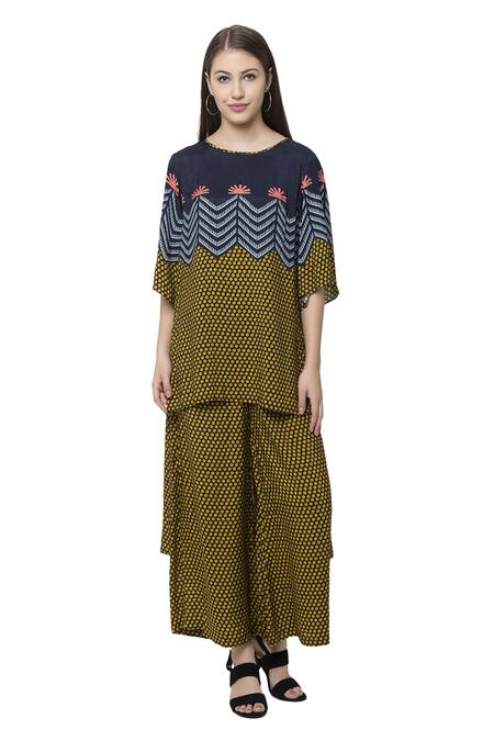 So Us By Sougatpaul_Black Muslin Slub Boat Printed Kurta And Palazzo Set  _Online_at_Aza_Fashions