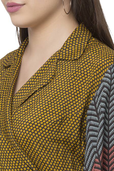 So Us By Sougatpaul_Black Muslin Slub V Neck Printed Kurta And Palazzo Set _at_Aza_Fashions