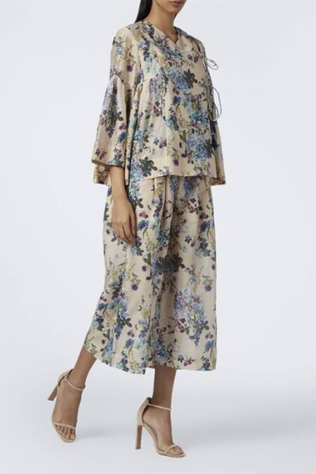 Buy House Of Three Yellow Chanderi V Neck Printed Top Online at Aza Fashions Buy_House Of Three_Yellow Chanderi V Neck Printed Top _Online_at_Aza_Fashions