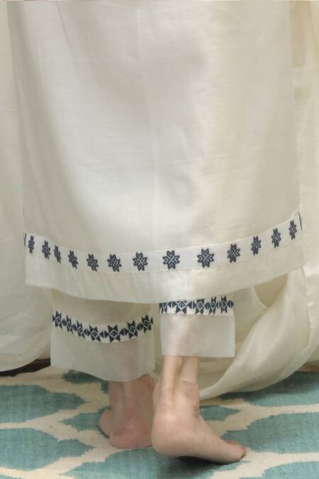 Shop Shivani Bhargava White Chanderi Round Kurta Set Online at Aza Fashions Shop_Shivani Bhargava_White Chanderi Round Kurta Set _Online_at_Aza_Fashions