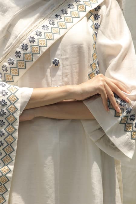 Shivani Bhargava_White Chanderi Round Kurta Set _at_Aza_Fashions