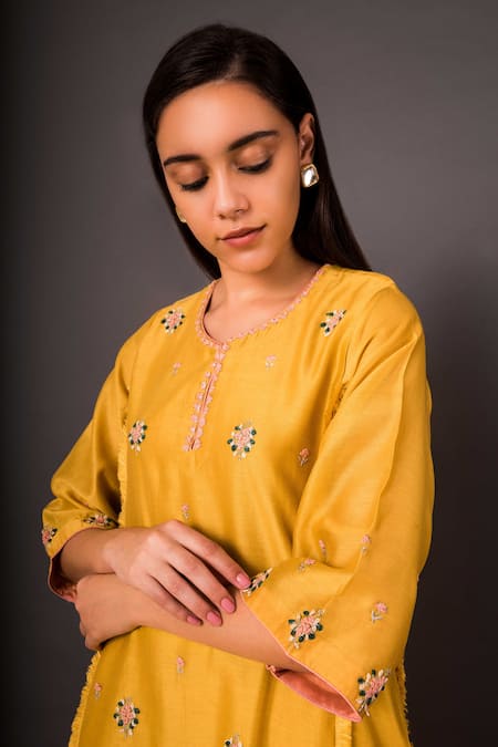 Shop Shikha Mehta Yellow Chanderi Keyhole Kurta And Pant Set at Aza Fashions Shop_Shikha Mehta_Yellow Chanderi Keyhole Kurta And Pant Set _at_Aza_Fashions