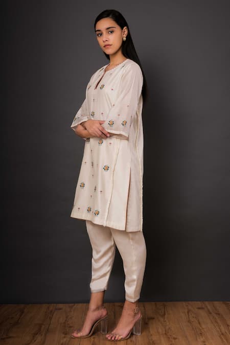 Shop Shikha Mehta White Chanderi Round Kurta And Pant Set at Aza Fashions Shop_Shikha Mehta_White Chanderi Round Kurta And Pant Set _at_Aza_Fashions