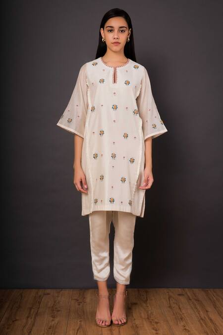 Shikha Mehta White Chanderi Round Kurta And Pant Set Online at Aza Fashions Shikha Mehta_White Chanderi Round Kurta And Pant Set _Online_at_Aza_Fashions